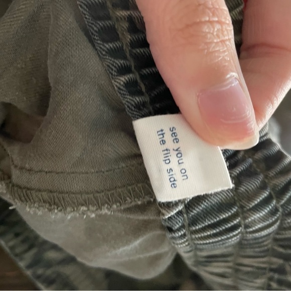 Old Navy Green Leaf Soft Tencel Olive Leaf Printed Pull On Pants - Picture 6 of 10